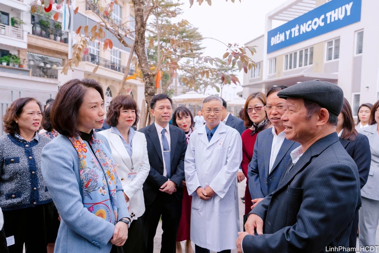 Phường Long Biên ra mắt mô hình Trạm Y tế chuyển đổi số toàn diện- Ảnh 5.