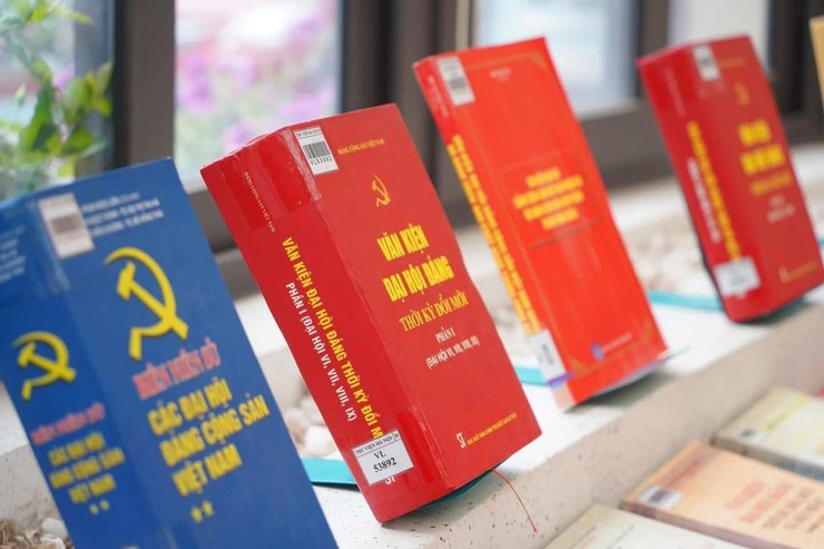 Trưng bày chuyên đề: “ĐẢNG CỘNG SẢN VIỆT NAM – TỪ ĐẠI HỘI ĐẾN ĐẠI HỘI” - Chào mừng Đại hội đại biểu toàn quốc lần thứ XIV của Đảng- Ảnh 3.