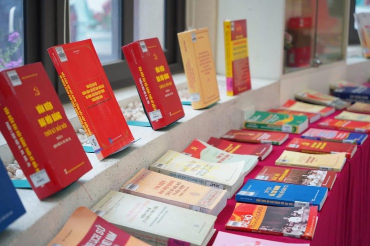 Trưng bày chuyên đề: “ĐẢNG CỘNG SẢN VIỆT NAM – TỪ ĐẠI HỘI ĐẾN ĐẠI HỘI” - Chào mừng Đại hội đại biểu toàn quốc lần thứ XIV của Đảng- Ảnh 6.
