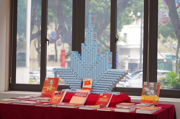 Trưng bày chuyên đề: “ĐẢNG CỘNG SẢN VIỆT NAM – TỪ ĐẠI HỘI ĐẾN ĐẠI HỘI” - Chào mừng Đại hội đại biểu toàn quốc lần thứ XIV của Đảng- Ảnh 5.