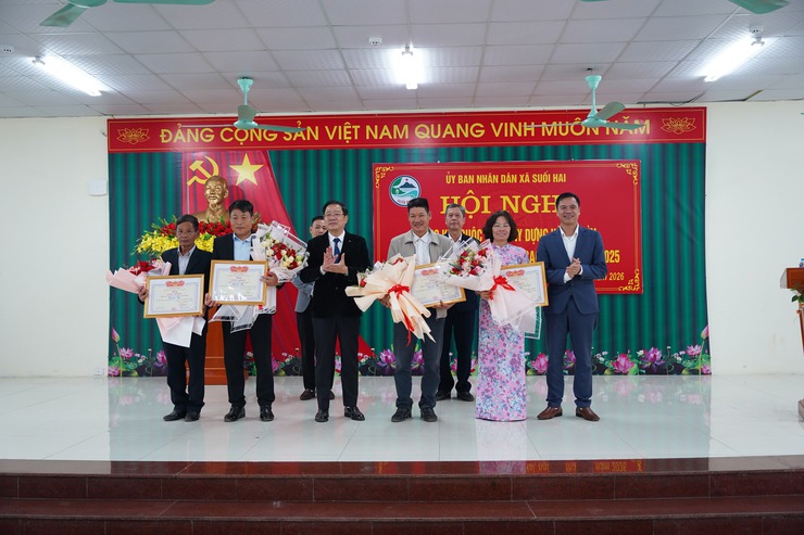  Xã Suối Hai tổ chức hội nghị tổng kết và trao giải cuộc thi “Xây dựng và giữ gìn thôn, xóm, ngõ Sáng – Xanh – Sạch – Đẹp năm 2025.- Ảnh 4.