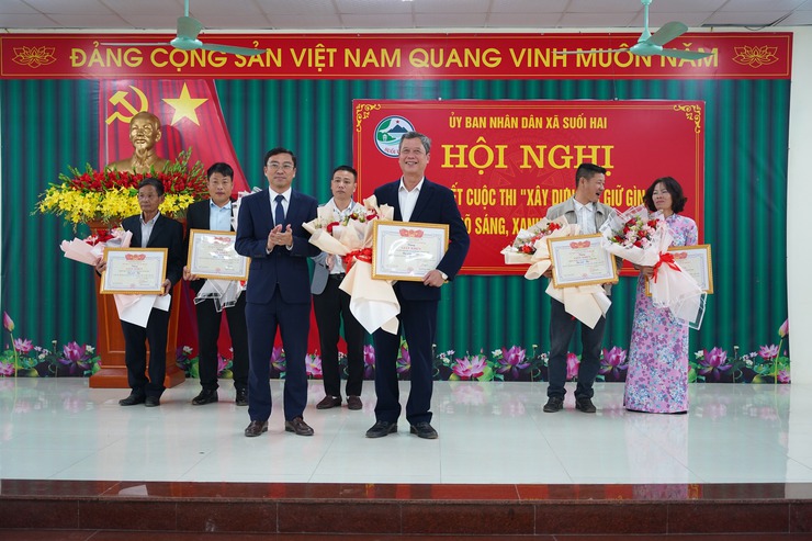  Xã Suối Hai tổ chức hội nghị tổng kết và trao giải cuộc thi “Xây dựng và giữ gìn thôn, xóm, ngõ Sáng – Xanh – Sạch – Đẹp năm 2025.- Ảnh 3.