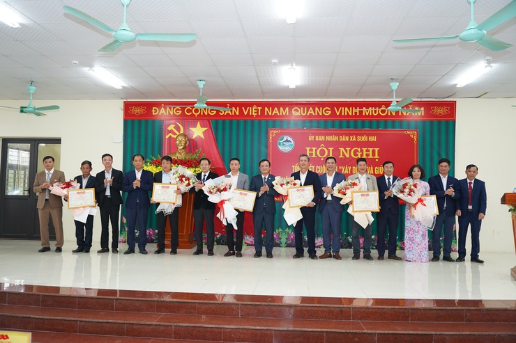  Xã Suối Hai tổ chức hội nghị tổng kết và trao giải cuộc thi “Xây dựng và giữ gìn thôn, xóm, ngõ Sáng – Xanh – Sạch – Đẹp năm 2025.- Ảnh 1.