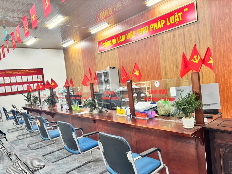 Các Điểm Phục vụ hành chính công rực rỡ sắc cờ chào mừng Đại hội XIV của Đảng- Ảnh 4.