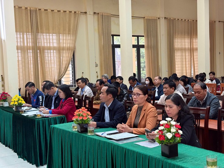 Hội nghị triển khai Quyết định thành lập Ban Tổ chức và Kế hoạch tổ chức Giải bóng đá Thanh niên xã Hòa Phú - Ảnh 1.