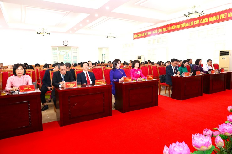 Đảng bộ các cơ quan Đảng và Đảng bộ cơ quan UBND phường Bồ Đề tổng kết công tác năm 2025, phát động phong trào thi đua năm 2026
- Ảnh 1.