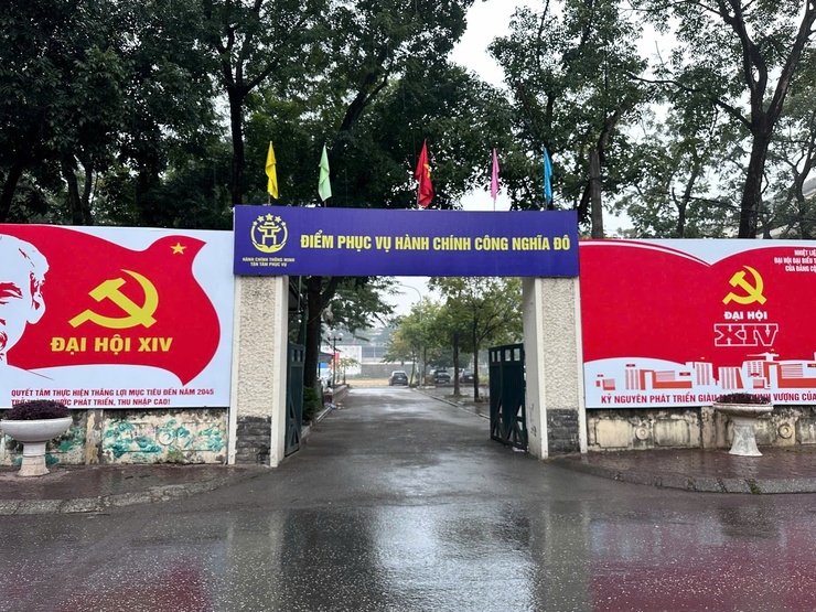 Trung tâm Phục vụ hành chính công thành phố Hà Nội rực rỡ cờ hoa hưởng ứng Chào mừng Đại Hội Đại biểu toàn quốc lần thứ XIV của Đảng cộng sản Việt Nam- Ảnh 5.