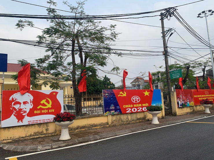 Trung tâm Phục vụ hành chính công thành phố Hà Nội rực rỡ cờ hoa hưởng ứng Chào mừng Đại Hội Đại biểu toàn quốc lần thứ XIV của Đảng cộng sản Việt Nam- Ảnh 3.
