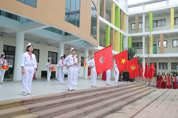 Niềm vui của cô, trò Trường Trung học cơ sở Trung Hòa khi chuyển về ngôi trường mới- Ảnh 1.