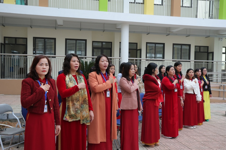 Niềm vui của cô, trò Trường Trung học cơ sở Trung Hòa khi chuyển về ngôi trường mới- Ảnh 2.