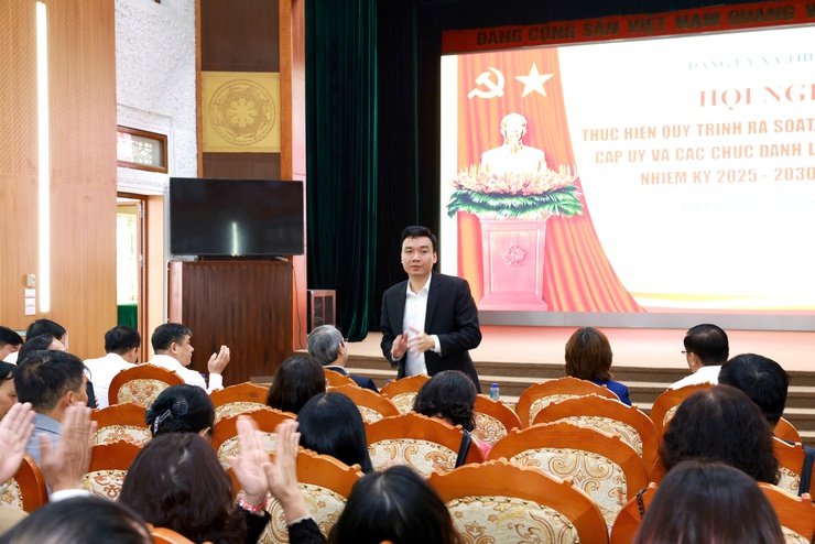 Đảng uỷ xã Thư Lâm tổ chức hội nghị thực hiện quy trình rà soát, bổ sung quy hoạch cấp uỷ và các chức danh lãnh đạo chủ chốt nhiệm kỳ 2025-2030, 2026-2031
- Ảnh 1.