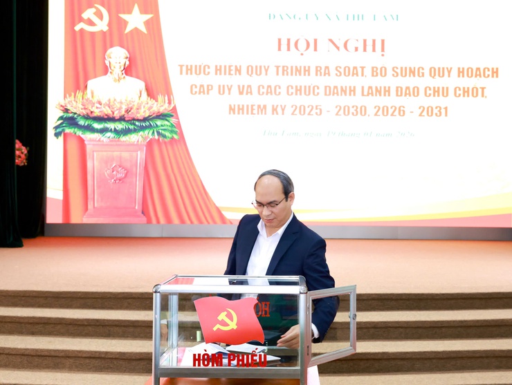 Đảng uỷ xã Thư Lâm tổ chức hội nghị thực hiện quy trình rà soát, bổ sung quy hoạch cấp uỷ và các chức danh lãnh đạo chủ chốt nhiệm kỳ 2025-2030, 2026-2031
- Ảnh 11.