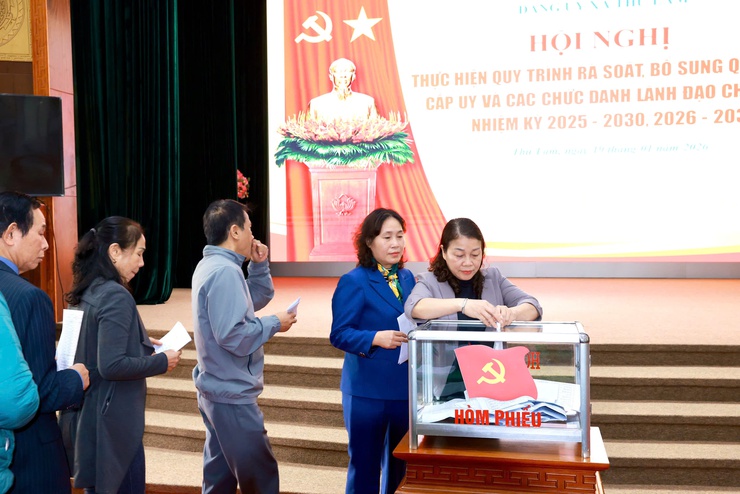 Đảng uỷ xã Thư Lâm tổ chức hội nghị thực hiện quy trình rà soát, bổ sung quy hoạch cấp uỷ và các chức danh lãnh đạo chủ chốt nhiệm kỳ 2025-2030, 2026-2031
- Ảnh 12.