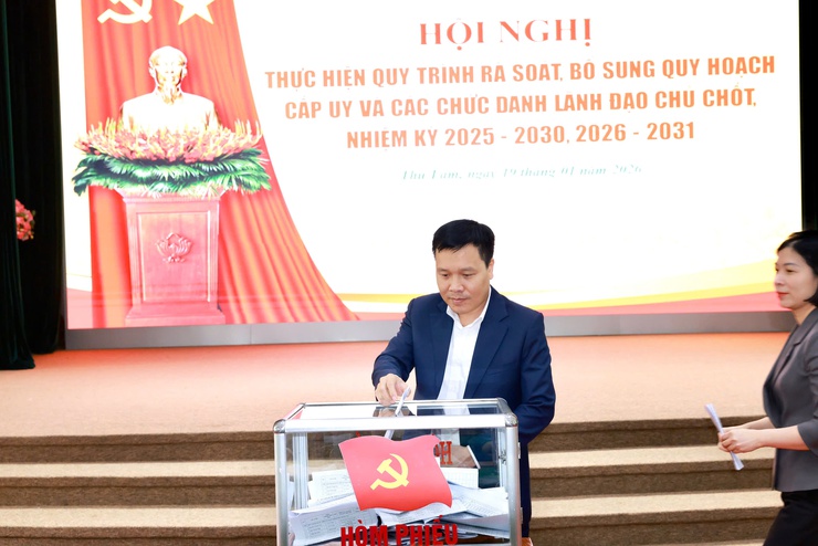 Đảng uỷ xã Thư Lâm tổ chức hội nghị thực hiện quy trình rà soát, bổ sung quy hoạch cấp uỷ và các chức danh lãnh đạo chủ chốt nhiệm kỳ 2025-2030, 2026-2031
- Ảnh 15.