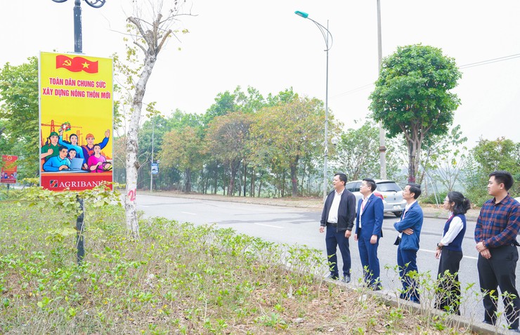 AGRIBANK QUỐC OAI TRAO TẶNG 85 BIỂN TUYÊN TRUYỀN CỔ ĐỘNG TRỰC QUAN- Ảnh 2.