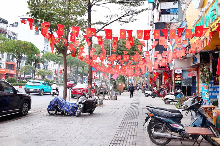 Không khí rực rỡ cờ hoa trên địa bàn Phường Ô Chợ Dừa chào mừng Đại hội đại biểu toàn quốc lần thứ XIV của Đảng - Ảnh 10.