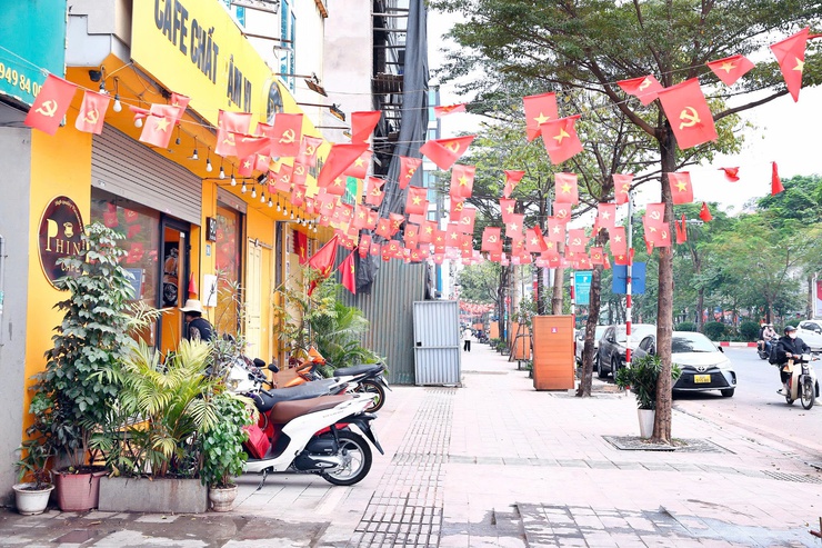 Không khí rực rỡ cờ hoa trên địa bàn Phường Ô Chợ Dừa chào mừng Đại hội đại biểu toàn quốc lần thứ XIV của Đảng - Ảnh 11.