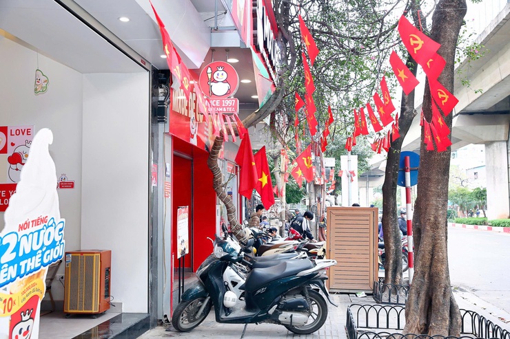 Không khí rực rỡ cờ hoa trên địa bàn Phường Ô Chợ Dừa chào mừng Đại hội đại biểu toàn quốc lần thứ XIV của Đảng - Ảnh 14.