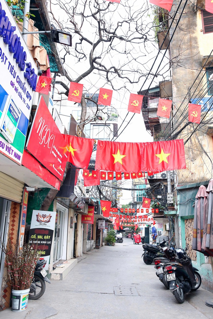 Không khí rực rỡ cờ hoa trên địa bàn Phường Ô Chợ Dừa chào mừng Đại hội đại biểu toàn quốc lần thứ XIV của Đảng - Ảnh 15.