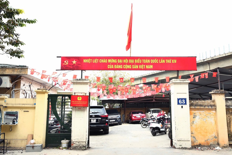 Không khí rực rỡ cờ hoa trên địa bàn Phường Ô Chợ Dừa chào mừng Đại hội đại biểu toàn quốc lần thứ XIV của Đảng - Ảnh 16.