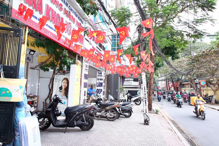 Không khí rực rỡ cờ hoa trên địa bàn Phường Ô Chợ Dừa chào mừng Đại hội đại biểu toàn quốc lần thứ XIV của Đảng - Ảnh 17.