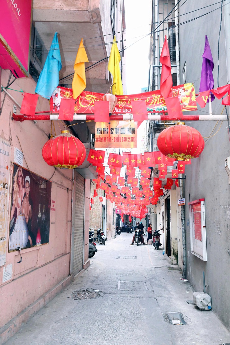 Không khí rực rỡ cờ hoa trên địa bàn Phường Ô Chợ Dừa chào mừng Đại hội đại biểu toàn quốc lần thứ XIV của Đảng - Ảnh 22.