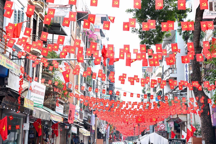 Không khí rực rỡ cờ hoa trên địa bàn Phường Ô Chợ Dừa chào mừng Đại hội đại biểu toàn quốc lần thứ XIV của Đảng - Ảnh 23.