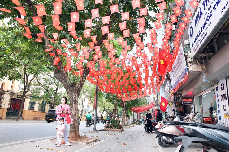 Không khí rực rỡ cờ hoa trên địa bàn Phường Ô Chợ Dừa chào mừng Đại hội đại biểu toàn quốc lần thứ XIV của Đảng - Ảnh 24.