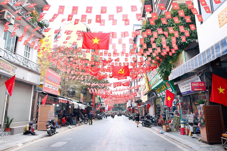 Không khí rực rỡ cờ hoa trên địa bàn Phường Ô Chợ Dừa chào mừng Đại hội đại biểu toàn quốc lần thứ XIV của Đảng - Ảnh 25.