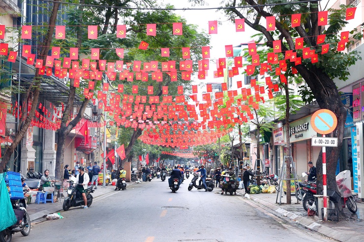 Không khí rực rỡ cờ hoa trên địa bàn Phường Ô Chợ Dừa chào mừng Đại hội đại biểu toàn quốc lần thứ XIV của Đảng - Ảnh 26.