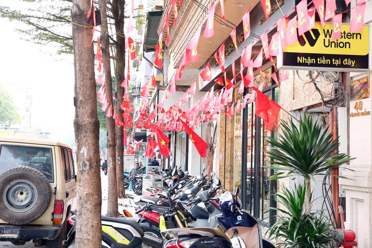 Không khí rực rỡ cờ hoa trên địa bàn Phường Ô Chợ Dừa chào mừng Đại hội đại biểu toàn quốc lần thứ XIV của Đảng - Ảnh 27.