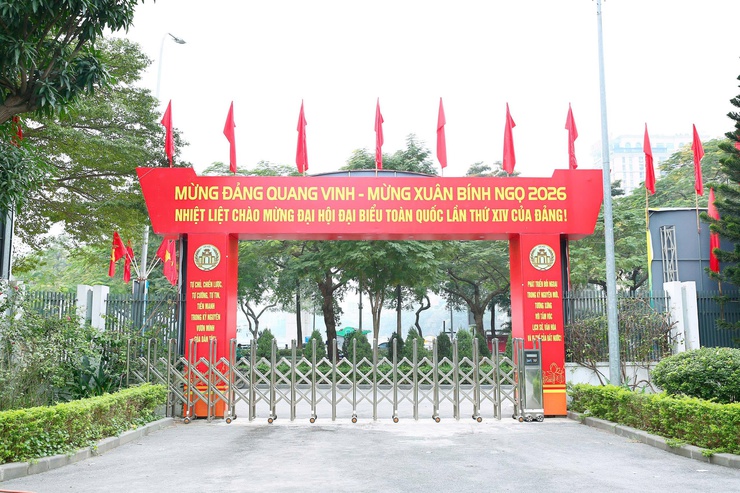 Không khí rực rỡ cờ hoa trên địa bàn Phường Ô Chợ Dừa chào mừng Đại hội đại biểu toàn quốc lần thứ XIV của Đảng - Ảnh 3.