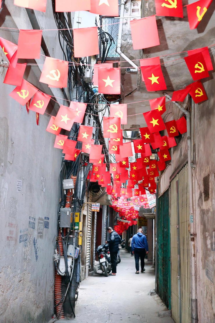 Không khí rực rỡ cờ hoa trên địa bàn Phường Ô Chợ Dừa chào mừng Đại hội đại biểu toàn quốc lần thứ XIV của Đảng - Ảnh 31.