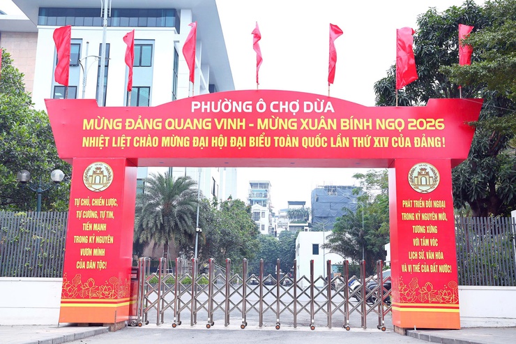 Không khí rực rỡ cờ hoa trên địa bàn Phường Ô Chợ Dừa chào mừng Đại hội đại biểu toàn quốc lần thứ XIV của Đảng - Ảnh 4.