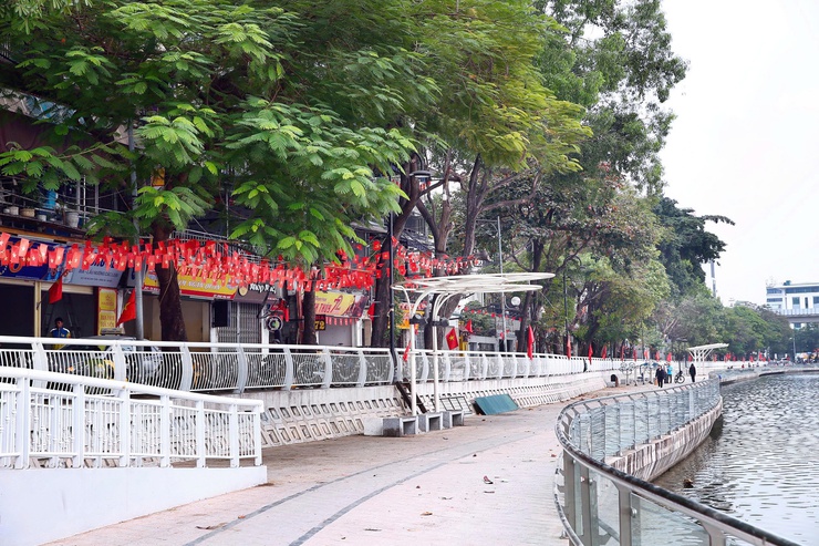 Không khí rực rỡ cờ hoa trên địa bàn Phường Ô Chợ Dừa chào mừng Đại hội đại biểu toàn quốc lần thứ XIV của Đảng - Ảnh 7.