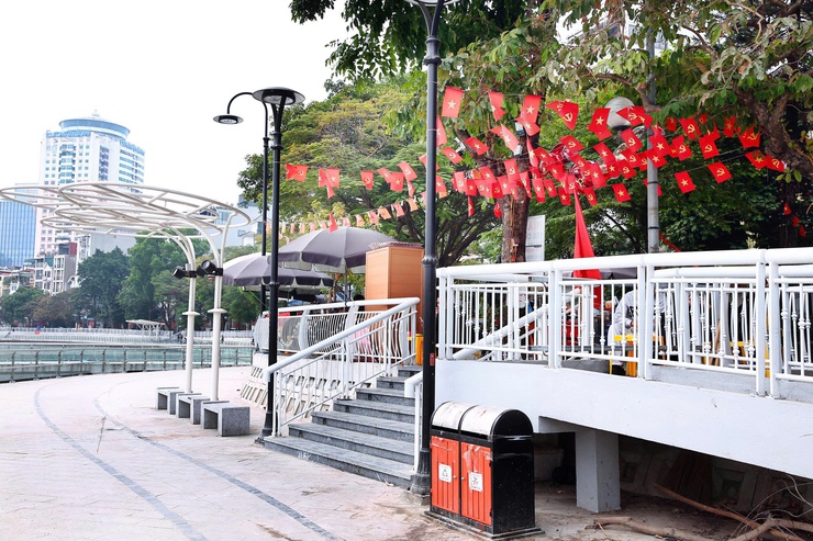 Không khí rực rỡ cờ hoa trên địa bàn Phường Ô Chợ Dừa chào mừng Đại hội đại biểu toàn quốc lần thứ XIV của Đảng - Ảnh 8.