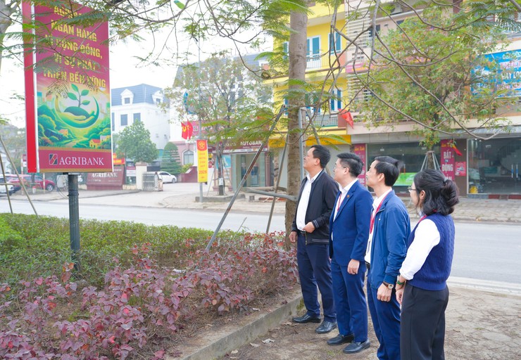 AGRIBANK QUỐC OAI TRAO TẶNG 85 BIỂN TUYÊN TRUYỀN CỔ ĐỘNG TRỰC QUAN- Ảnh 3.