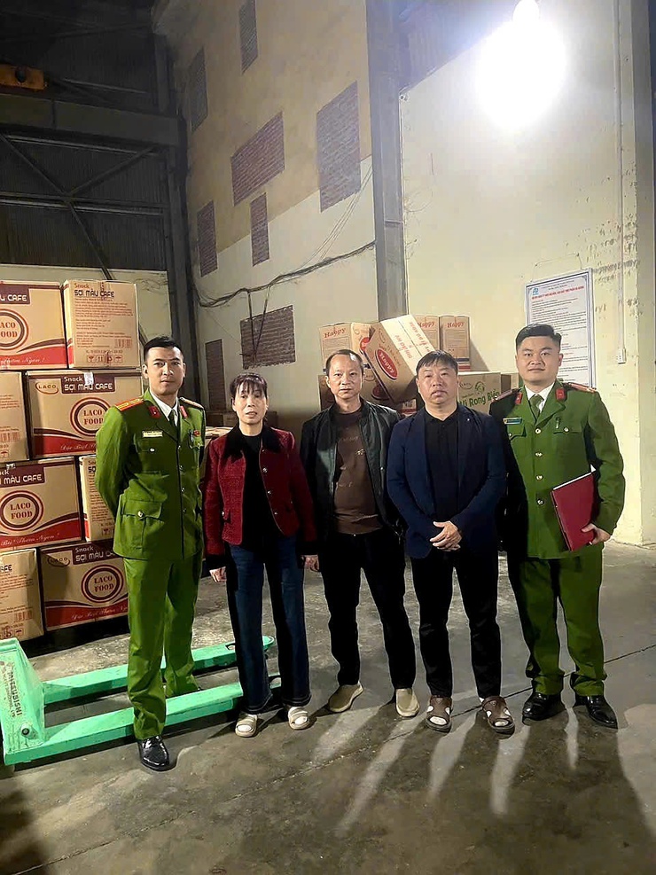 Công an xã Liên Minh siết chặt quản lý cư trú của người nước ngoài- Ảnh 2.