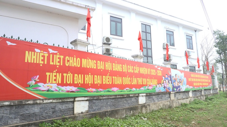 Xã Yên Xuân rực rỡ cờ hoa chào mừng Đại hội Đại biểu toàn quốc lần thứ XIV của Đảng- Ảnh 1.