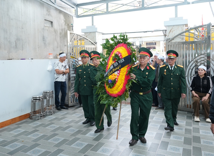 Các đồng chí lãnh đạo xã Phù Đổng viếng Lễ tang Mẹ Việt Nam Anh hùng Dương Thị Giót- Ảnh 5.