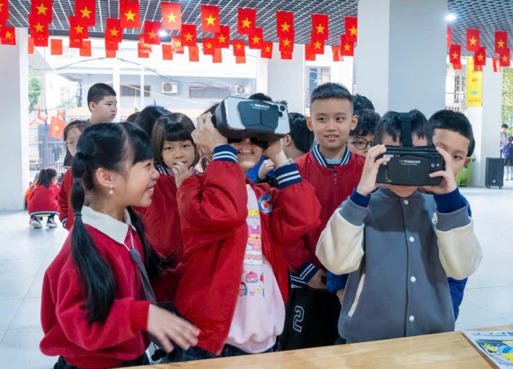 BÙNG NỔ SÁNG TẠO TẠI NGÀY HỘI CÔNG NGHỆ THÔNG TIN VÀ&nbsp;STEM NĂM 2026&nbsp;TẠI TRƯỜNG TIỂU HỌC TRUNG PHỤNG&nbsp;PHƯỜNG VĂN MIẾU - QUỐC TỬ GIÁM- Ảnh 1.