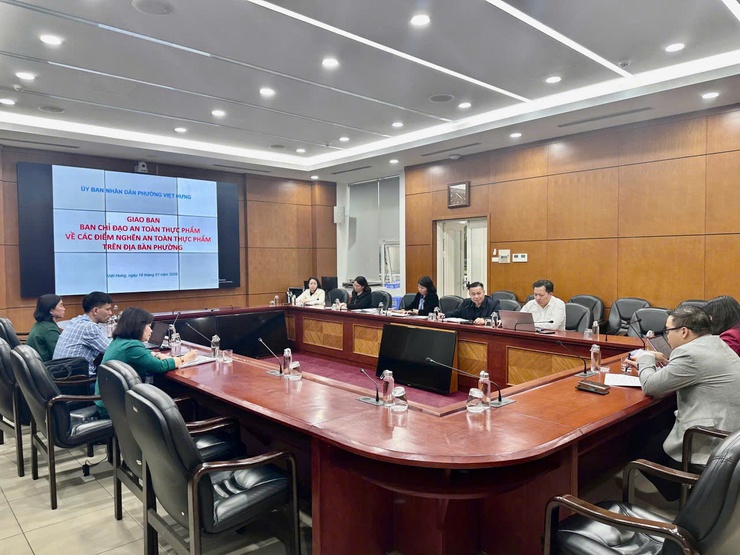 UỶ BAN NHÂN DÂN PHƯỜNG VIỆT HƯNG QUYẾT TÂM ĐỔI MỚI TRONG CÔNG TÁC QUẢN LÝ AN TOÀN THỰC PHẨM GẮN LIỀN VỚI CHUYỂN ĐỔI SỐ NĂM 2026- Ảnh 2.