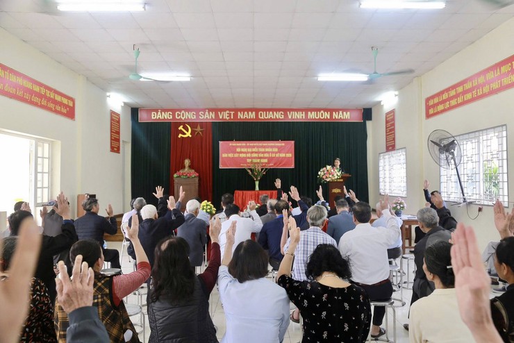 Đồng chí Bí thư Đảng uỷ phường Cấn Thị Việt Hà dự Hội nghị đại biểu Nhân dân năm 2026 tại Tổ dân phố Hoàng Hanh- Ảnh 2.