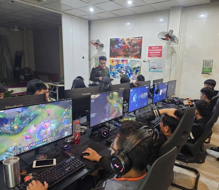 Công an xã Nội Bài siết chặt quản lý các điểm kinh doanh internet, trò chơi điện tử- Ảnh 1.