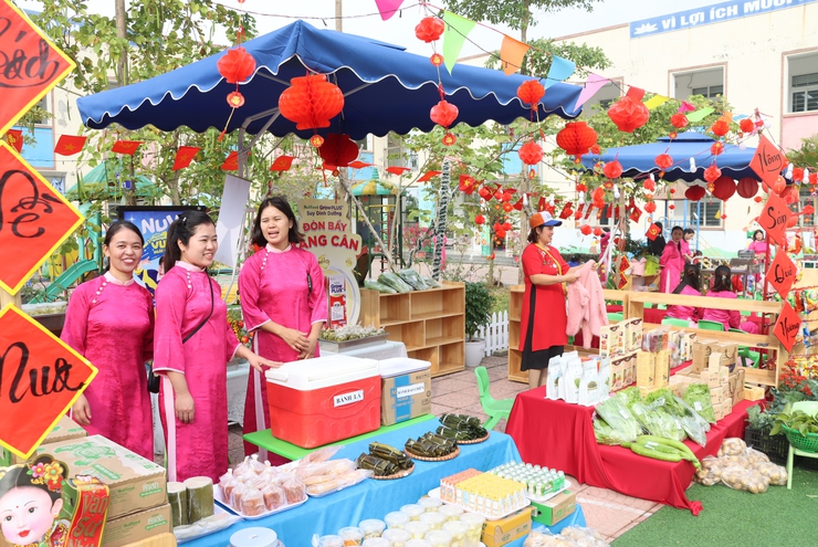 Hội chợ Xuân 2026: Nơi mùa xuân bắt đầu từ nụ cười trẻ thơ Hồng Thái- Ảnh 7.