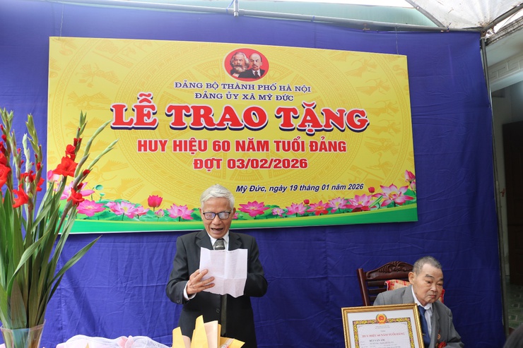 Mỹ Đức: Trao tặng và truy tặng Huy hiệu Đảng đợt 03/02 tại gia đình các đảng viên lão thành cách mạng - Ảnh 4.