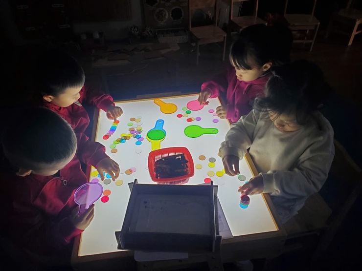 ÁNH SÁNG - NHỊP CẦU KHƠI DẬY HỨNG THÚ HỌC TẬP CHO TRẺ- Ảnh 5.