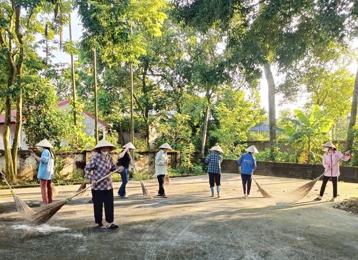 Nhân dân phường Tùng Thiện đồng loạt ra quân tổng vệ sinh môi trường- Ảnh 3.