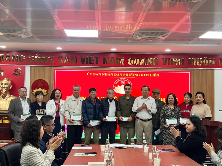 PHƯỜNG KIM LIÊN TỔ CHỨC HỘI NGHỊ TRIỂN KHAI TÍN DỤNG CHÍNH SÁCH NĂM 2026 VÀ TRAO THƯỞNG CÁC TẬP THỂ, CÁ NHÂN TIÊU BIỂU NĂM 2025- Ảnh 5.