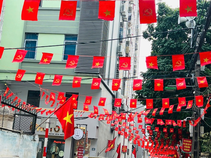TDP SỐ 6 PHƯỜNG ĐÔNG NGẠC TRANG HOÀNG RỰC RỠ CHÀO MỪNG ĐẠI HỘI ĐẠI BIỂU TOÀN QUỐC LẦN THỨ XIV CỦA ĐẢNG- Ảnh 7.